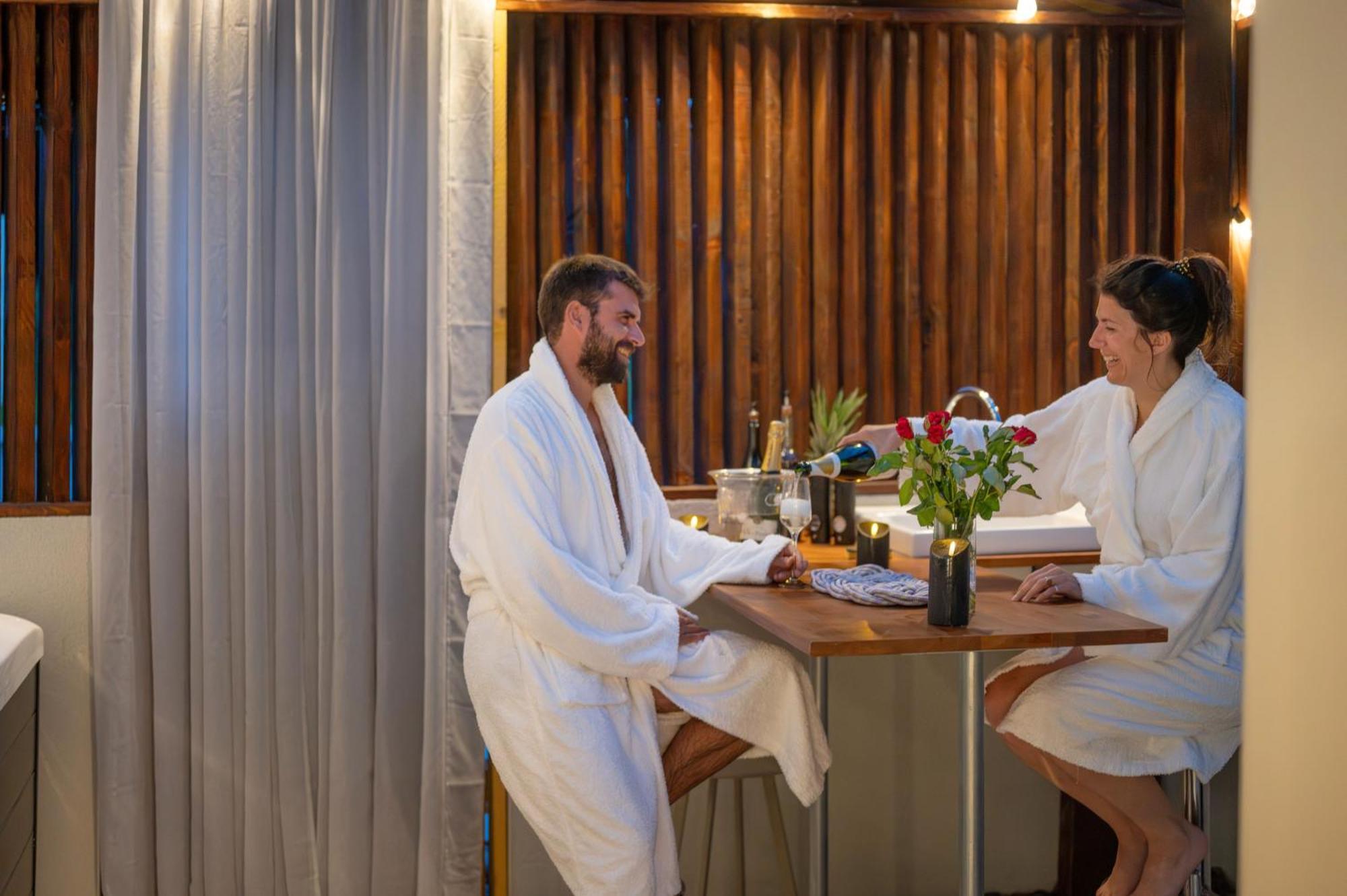 Arrest Yanna Lodge, Gite Classe 4 Etoiles Avec Spa Couvert Entierement מראה חיצוני תמונה